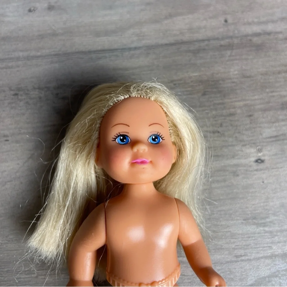 Vintage‎ Simba Blonde Baby Posable Doll 4